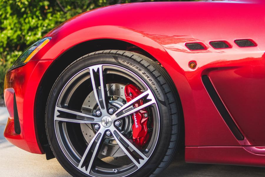 Колеса Maserati GranTurismo MC Convertible 2017 года  (NA) (фото 8 из 12)